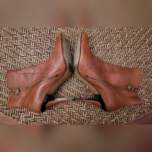 Vero Cuoio Leather Ankle Boots - Picture 7 of 8